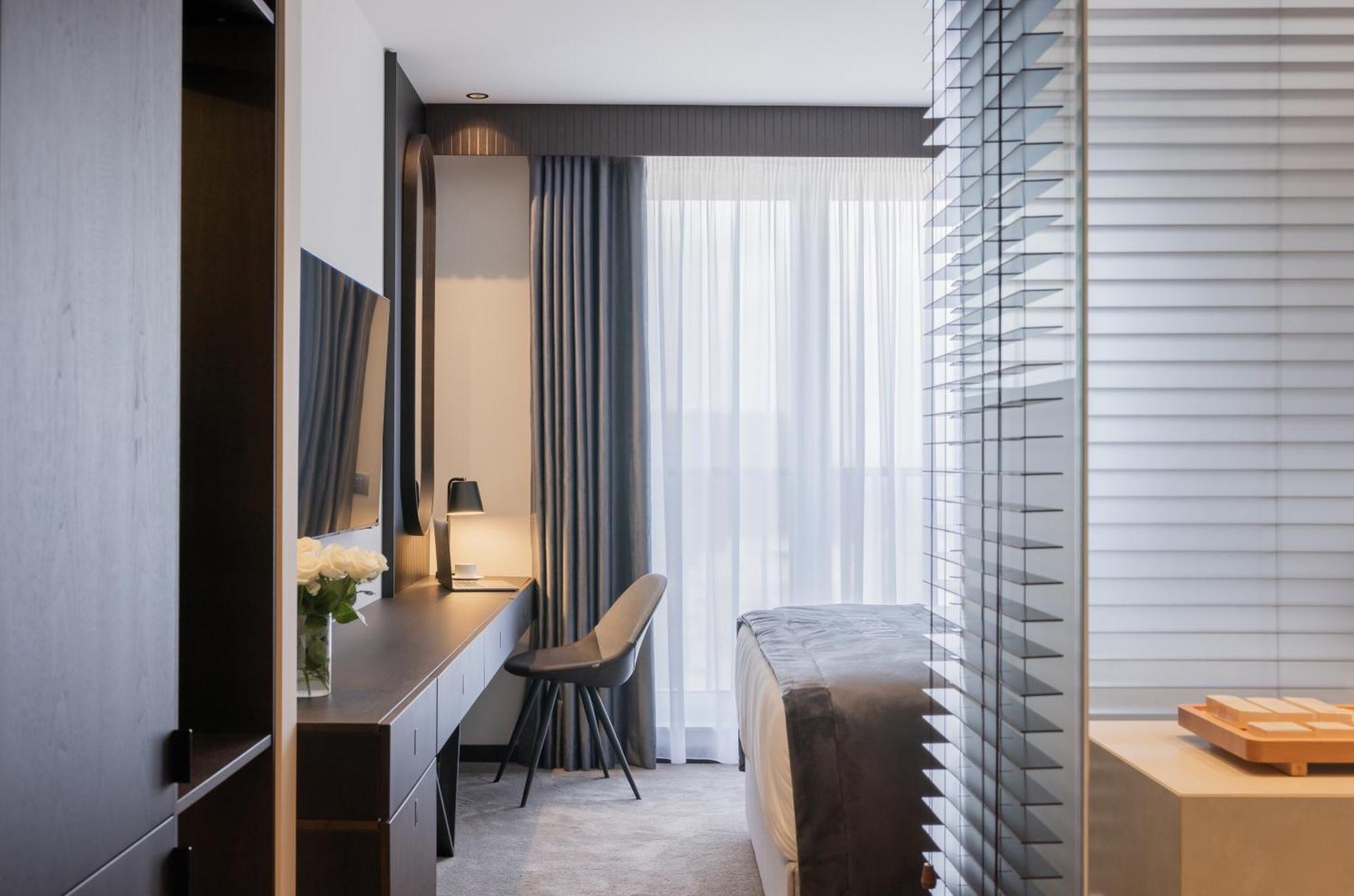 Derand Hotel Приштина Экстерьер фото