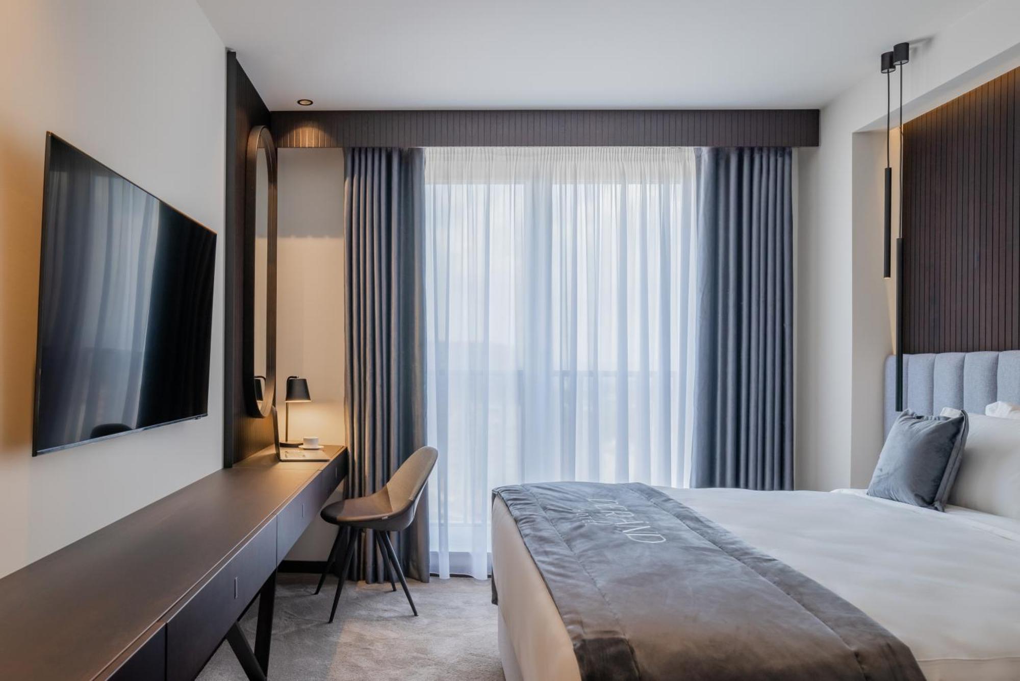 Derand Hotel Приштина Экстерьер фото